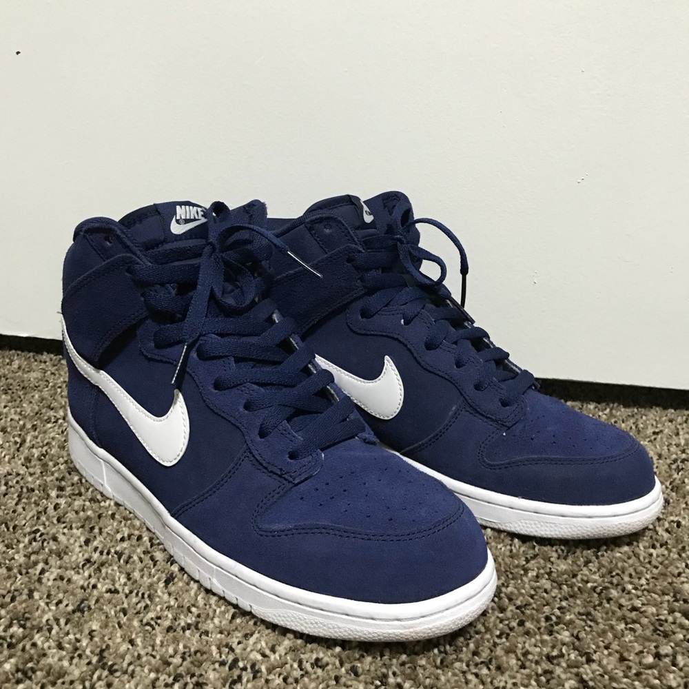 Men’s Size 8.5 Nike sneakers